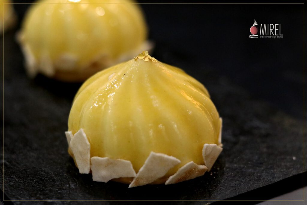 מוס פסיפלורה בתחפושת פורים