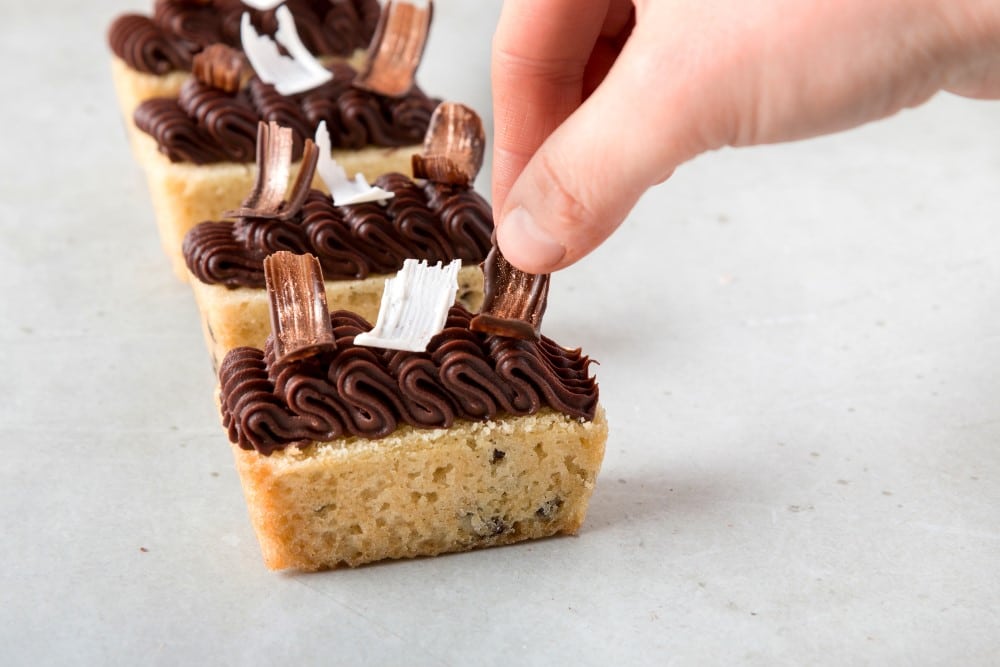 עוגות בחושות של MIREL מירל תכשיטי שוקולד וקונדטוריית בוטיק