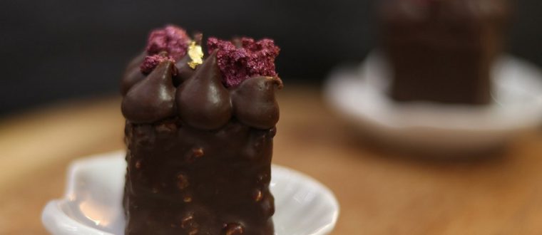 עוגת שוקולד בציפוי קרנצי-מתכון לפסח בהדרכה מצולמת