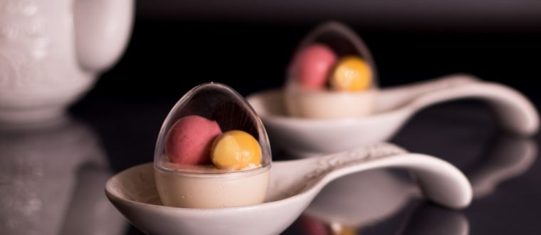 כוסות קרם וניל וכדורי פירות